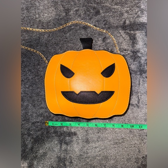 NWOT Pumpkin Shaped Crossbody Bag - Picture 7 of 13